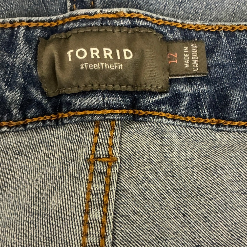 Torrid Feel The Fit Wide Leg Crop Jeans Medium Wash Button Fly Size 12 40215116 - Picture 3 of 6